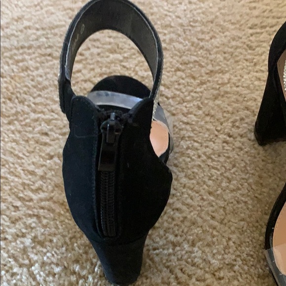 Size 6.5 heels. Worn once. Super gorgeous! - Picture 4 of 6